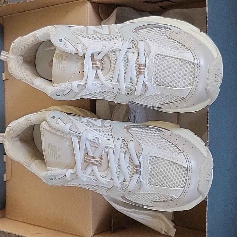 COPY - NWT New Balance 530 sand women size 6.5US